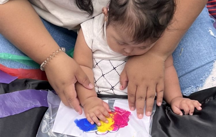 Photo: Mother and daughter with tactile shapes